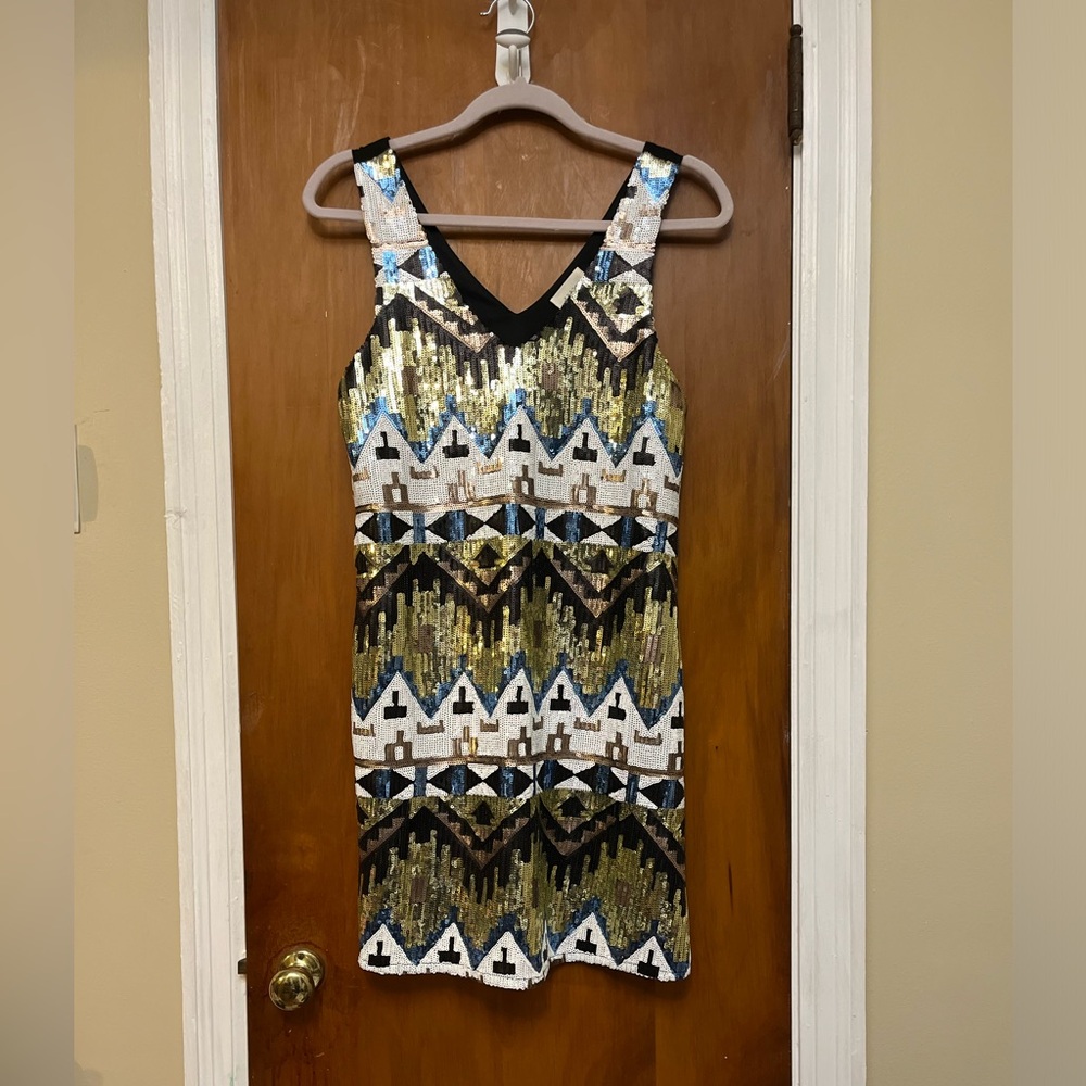 💥 Everly Sequin Geometric Pattern Dress - Picture 4 of 9